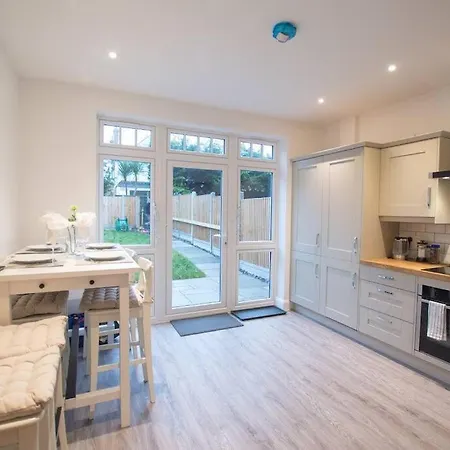 New Stylish 4 Bed House Moments From Clacton Beach Exterior foto