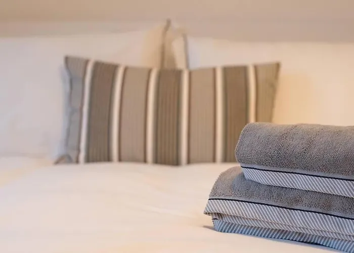 New Stylish 4 Bed House Moments From Clacton Beach