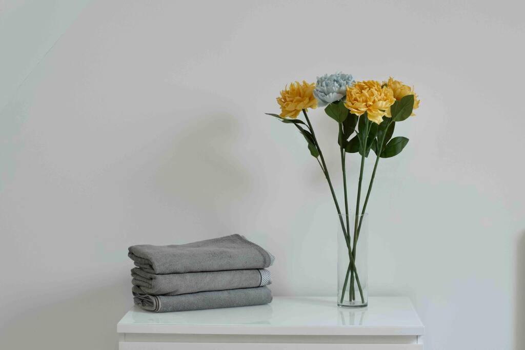 New Stylish 4 Bed House Moments From * Clacton-on-Sea