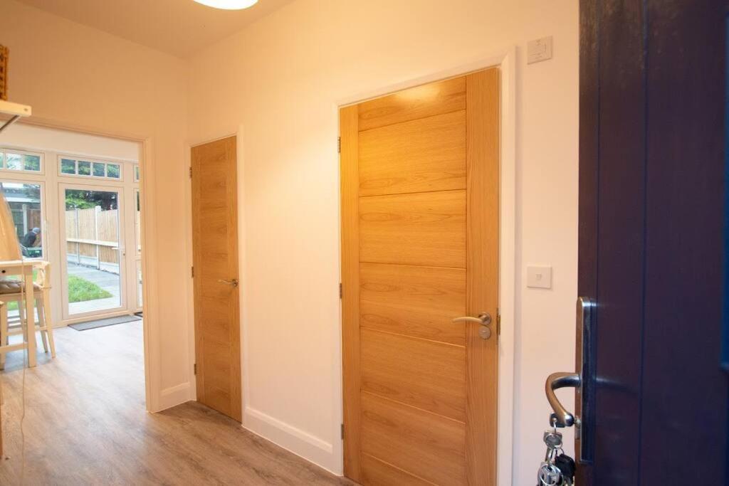 Holiday home New Stylish 4 Bed House Moments From