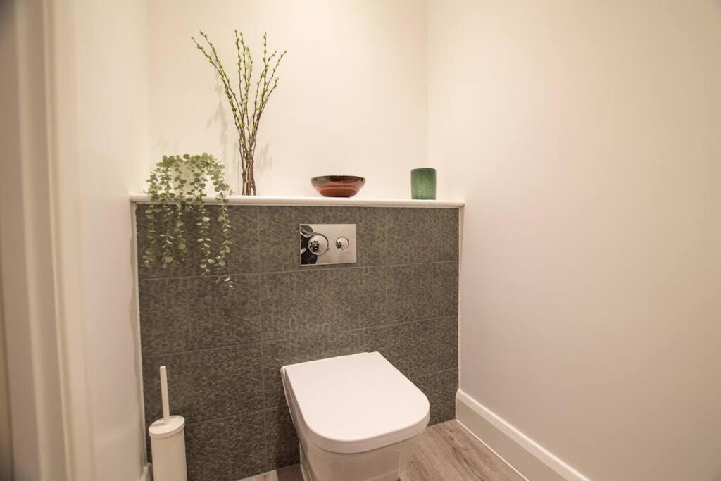 New Stylish 4 Bed House Moments From * Clacton-on-Sea