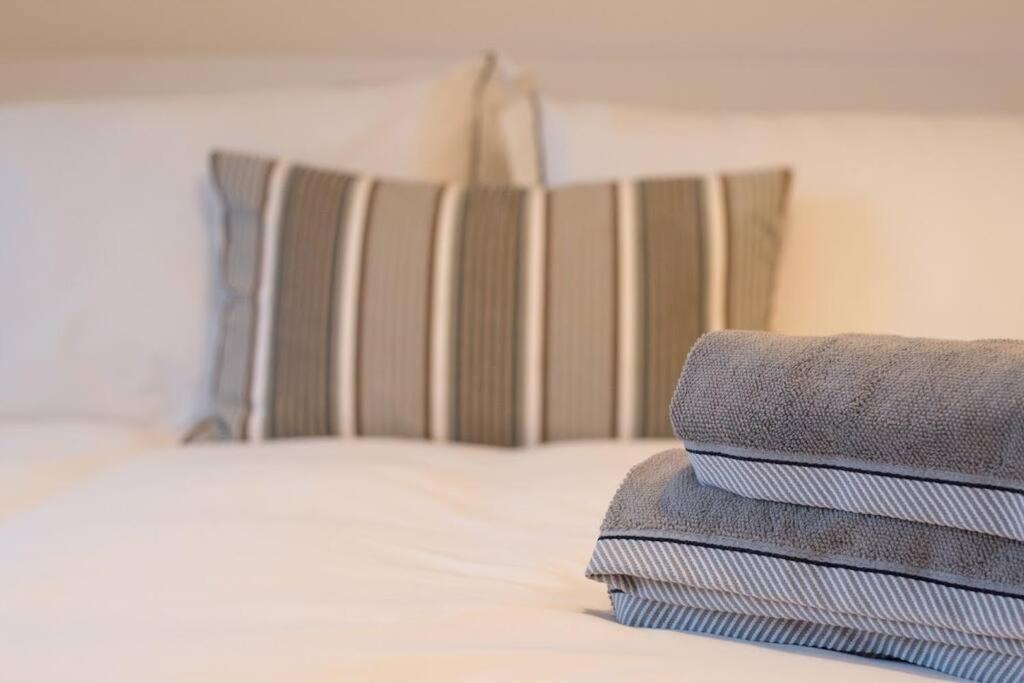 New Stylish 4 Bed House Moments From Holiday home Clacton-on-Sea