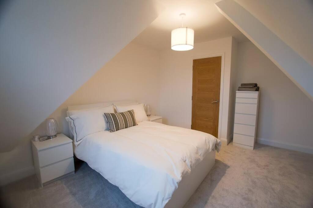 New Stylish 4 Bed House Moments From * Clacton-on-Sea