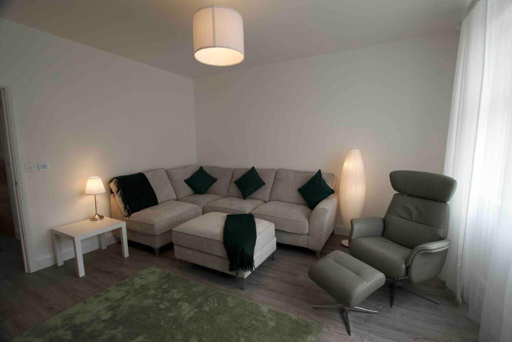 New Stylish 4 Bed House Moments From * Clacton-on-Sea