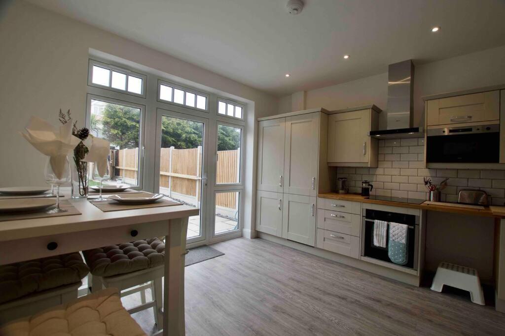 New Stylish 4 Bed House Moments From Clacton-on-Sea